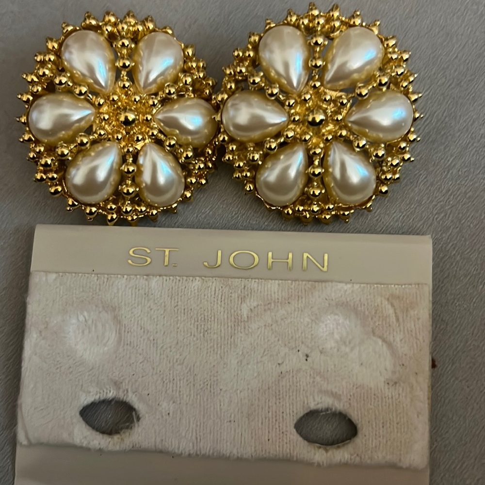 St. John pearl and gold new/old stock clips
